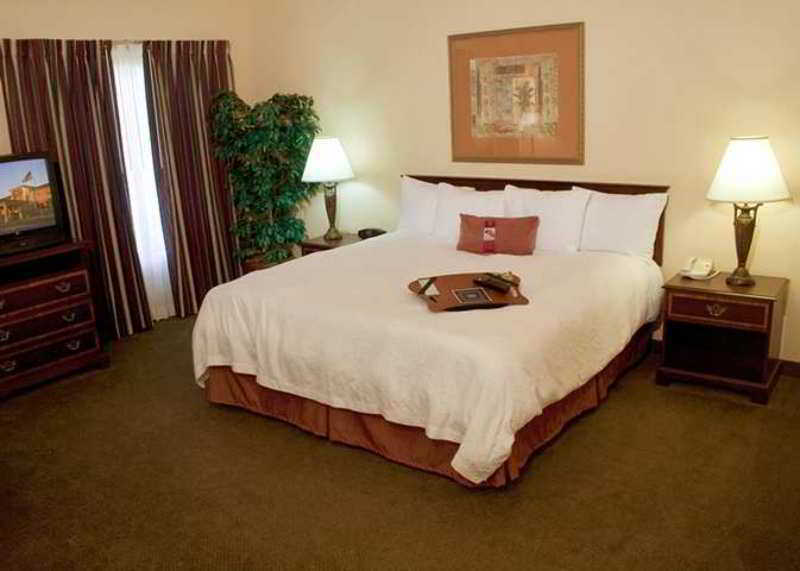Hampton Inn & Suites Denton Zewnętrze zdjęcie