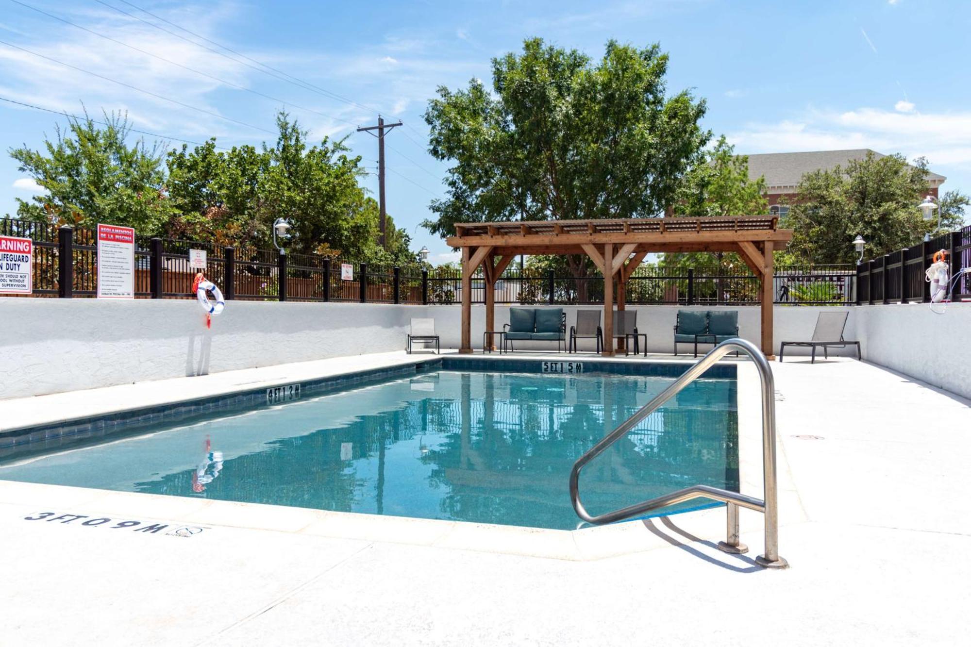 Hampton Inn & Suites Denton Zewnętrze zdjęcie