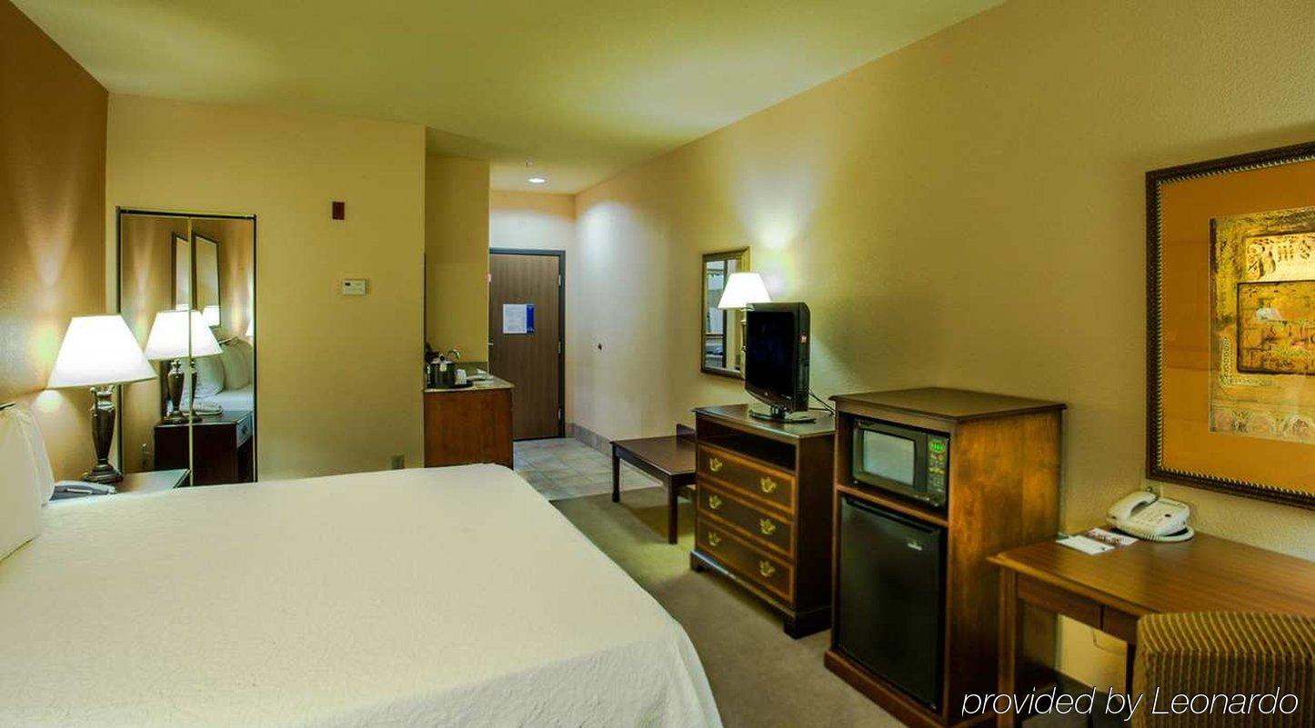 Hampton Inn & Suites Denton Zewnętrze zdjęcie