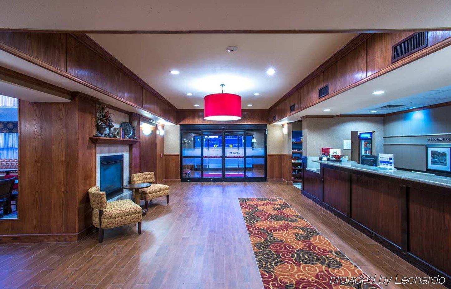 Hampton Inn & Suites Denton Zewnętrze zdjęcie